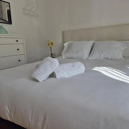 Carlos's House, En Tu Casa *